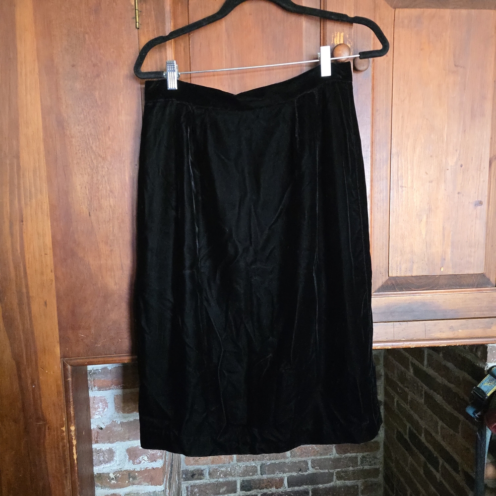 Vintage Brooks Brothers Black Velvet Pencil Skirt - Made in USA - Size 12